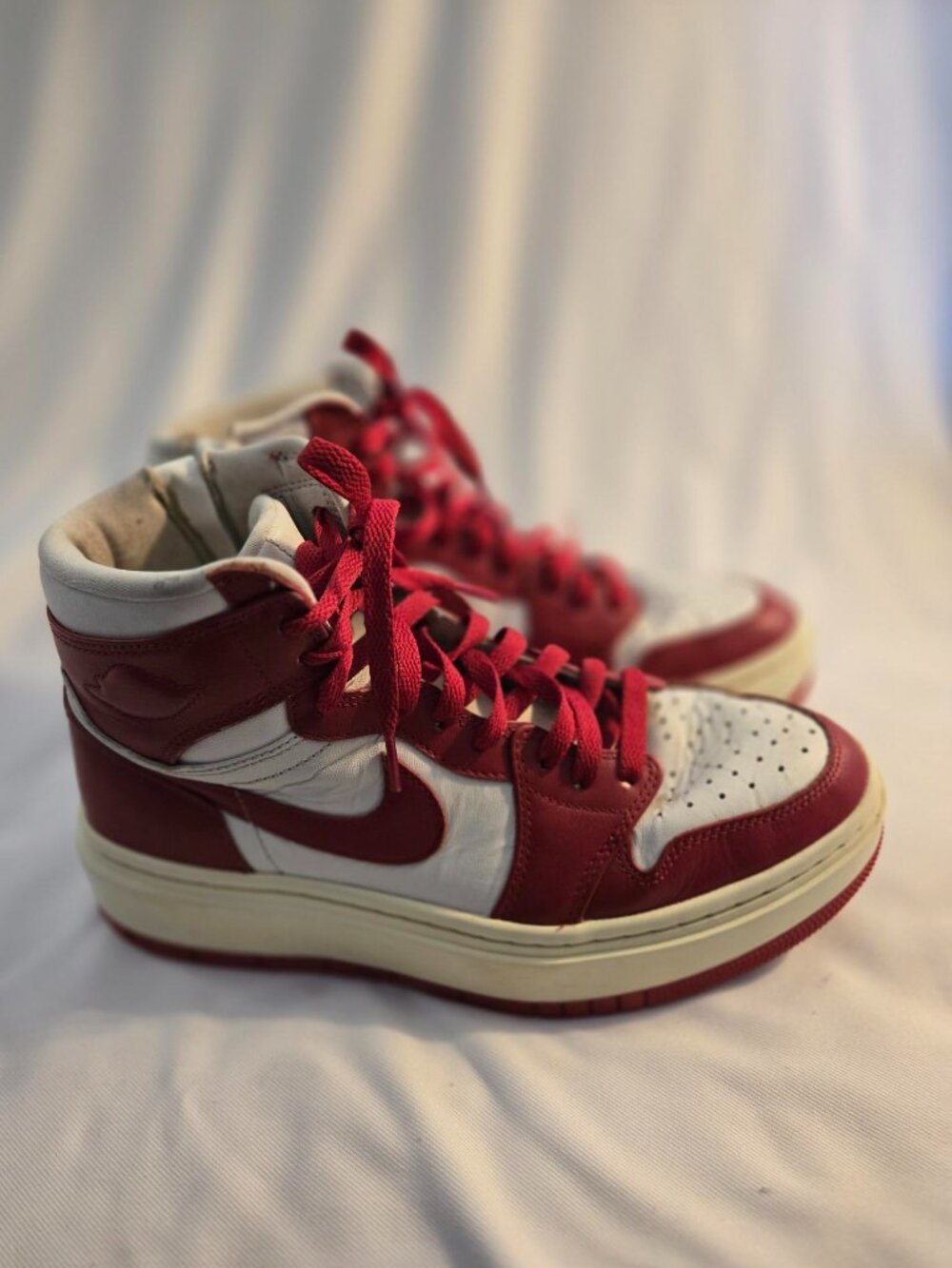 Nike Women’s Air Jordan 1 Elevate High Varsity Red/White Leather Sneakers Size 9 - Picture 2 of 8